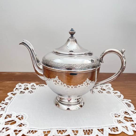 E.P. Cooper Teapot - Picture 1 of 4